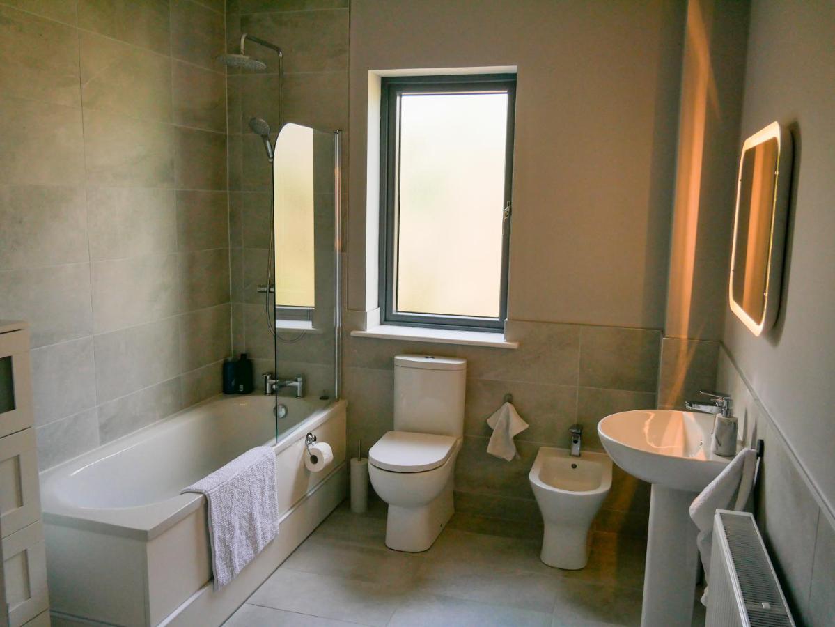 Entire Modern Home With Seaview And Parking Виклоу Экстерьер фото